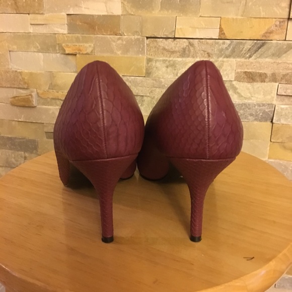 Burgundy Aldo pumps - Picture 4 of 7